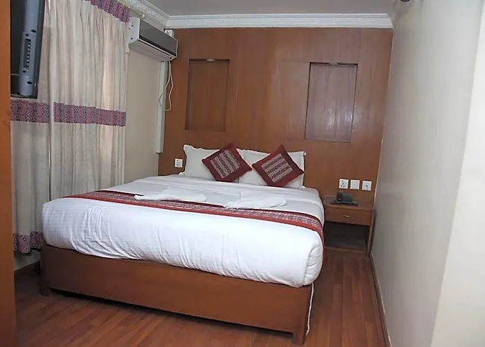 Bubo Himalaya Hotel 2*